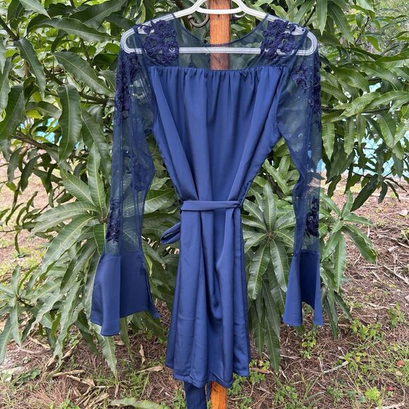 Robed with Love Hildy Robe Blue Floral Embroidered Bridesmaid Bell Sleeves Small - Picture 8 of 9